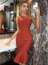 Load image into Gallery viewer, One-Shoulder Fishtail Bandage Dress
