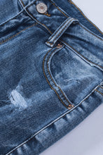 Load image into Gallery viewer, Distressed Frayed Hem Cropped Jeans
