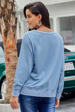 Load image into Gallery viewer, Round Neck Raglan Sleeve Exposed Seam Sweatshirt
