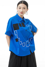 Load image into Gallery viewer, Contrast Button Front Curved Hem Shirt
