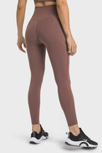 Load image into Gallery viewer, V-Waist Yoga Leggings with Pockets
