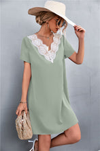 Load image into Gallery viewer, Two-Tone Lace Trim Spliced Dress
