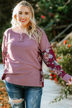 Load image into Gallery viewer, Plus Size Floral Exposed Seam Quarter-Button Henley Top
