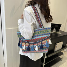 Load image into Gallery viewer, Printed Tassel Detail Tote Bag
