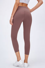 Load image into Gallery viewer, Slim Hip Cropped Leggings
