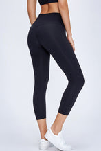 Load image into Gallery viewer, Slim Hip Cropped Leggings
