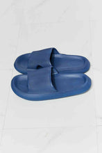 Load image into Gallery viewer, MMShoes Arms Around Me Open Toe Slide in Navy
