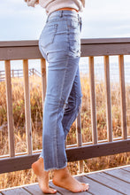 Load image into Gallery viewer, Stylish Distressed Cropped Jeans
