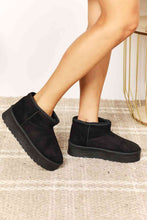 Load image into Gallery viewer, Legend Women&#39;s Fleece Lined Chunky Platform Mini Boots
