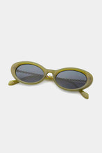 Load image into Gallery viewer, Polycarbonate Frame Cat-Eye Sunglasses
