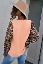 Load image into Gallery viewer, Leopard Puff Sleeve Spliced Top
